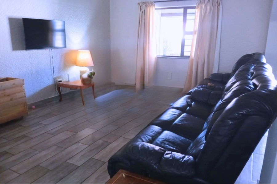 To Let 3 Bedroom Property for Rent in Lochnerhof Western Cape
